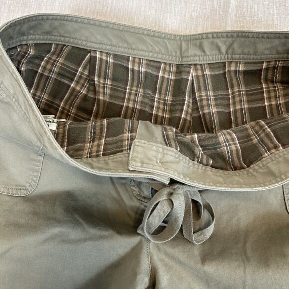 L.L. Bean Women's Favorite Fit Flannel Lined Green Sz 20 Cargo Pants - Picture 3 of 9